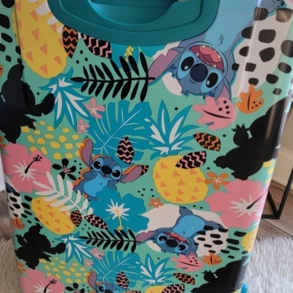 Disney Stitch 28" Hardsided Rolling Luggage Exclusive - Picture 7 of 10